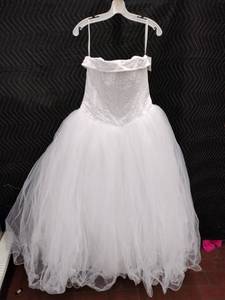 lot 9089 image: Davids Bridal Strapless Beaded Tulle Ball Gown Wedding Dress Size 14