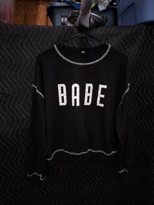 lot 9091 image: Black Long Sleeve Crewneck Sweatshirt w White BABE Graphic Size L