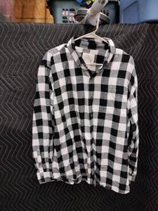 lot 9096 image: St Johns Bay Mens XXL Black & White Buffalo Plaid Flannel Shirt