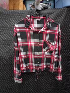 lot 9111 image: No Boundaries Girls Plaid Button-Up Long Sleeve Shirt Size L (11-13)