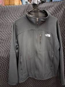 lot 9113 image: The North Face Mens XL Black Full-Zip Softshell Jacket
