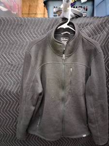 lot 9118 image: L.L.Bean Mens Slightly Fitted Full-Zip Fleece Jacket XL Regular