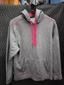 lot 9132 image: Under Armour Loose Fit Pullover Hoodie Gray with Pink Trim Size MDM