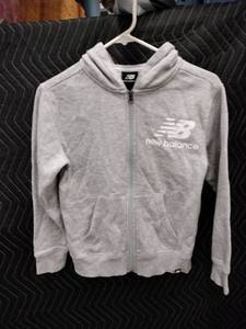 lot 9140 image: New Balance Kids Gray Full-Zip Hooded Sweatshirt Size M (1012)