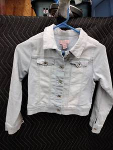 lot 9147 image: Squeezi Girls Light Wash Denim Jacket Size L (10) Button Front