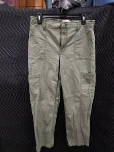 lot 9156 image: No Boundaries Girls Olive Green Cargo Pants Size L (11-13)