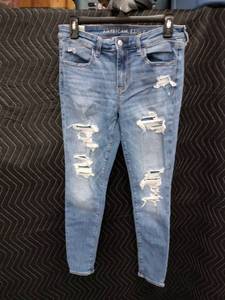 lot 9162 image: American Eagle Next Level Stretch Distressed Skinny Jeans Size 6 Short