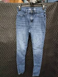 lot 9174 image: Old Navy 360° Stretch Ballerina Jeggings Size 16 Medium Wash Denim