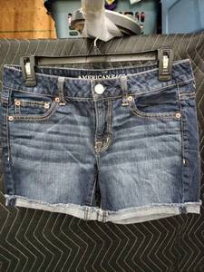 lot 9193 image: American Eagle Outfitters Womens Denim Shorts Size 2 Dark Wash Cuffed Hem