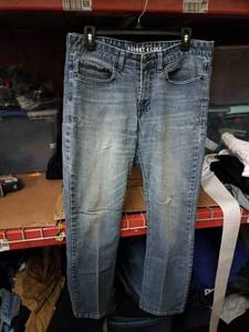 lot 524 image: Kenneth Cole Mens Jeans Size 3232 Light Wash Five-Pocket Denim