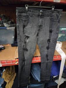 lot 526 image: Nova Men Distressed Black Washed Denim Jeans Size 38