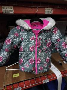 lot 537 image: London Fog Girls Size S4 Hooded Puffer Jacket Heart Print Faux Fur Trim