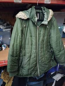 lot 540 image: Details INTL Womens Quilted Puffer Jacket Size 2X Olive Green w Hood