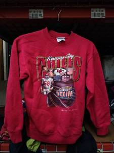 lot 558 image: Hanes Kansas City Chiefs Super Bowl XXXIII Crewneck Sweatshirt Size L (14-16)