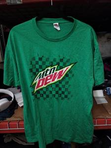 lot 575 image: Mtn Dew Checkered Logo Graphic T-Shirt Green Fruit of the Loom Size L