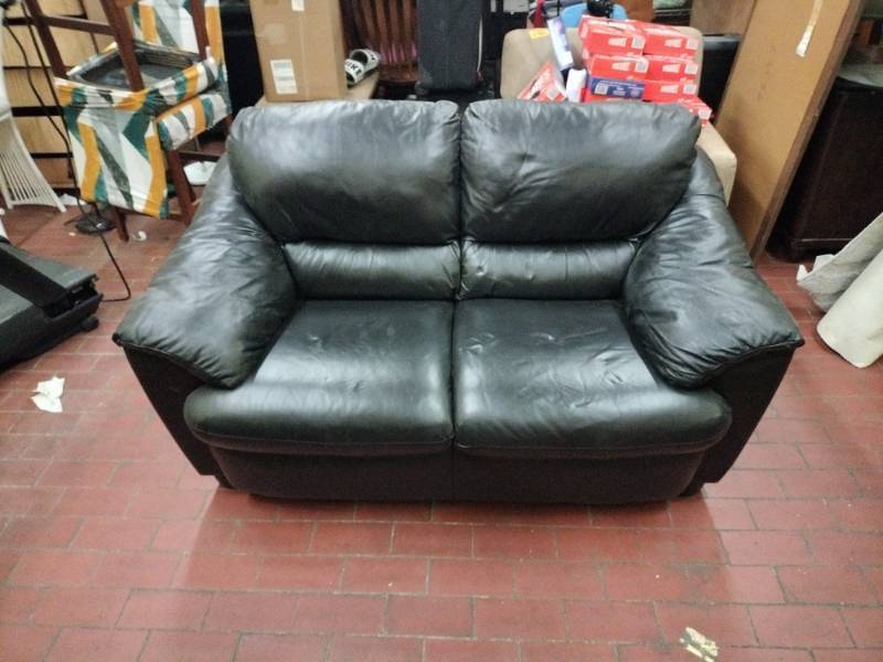 lot 25854 image: Black Leather Loveseat w Padded Arms & Cushions