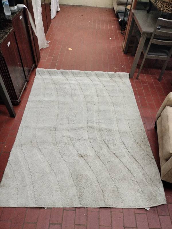 lot 25868 image: at home Rug 5ft x 6ft 7in Area Rug