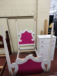 lot 1001 image: White and Pink Twin Four-Poster Bed Frame with Scroll Headboard and Footboard