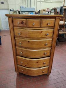 lot 1008 image: Pine Wood 6-Drawer Tall Chest of Drawers w Serpentine Front