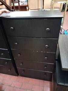 lot 1082 image: 5-Drawer Dark Brown Chest of Drawers with Round Knob Pulls