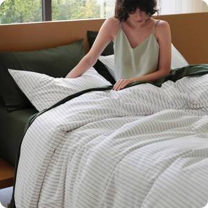lot 7668 image: Bedsure PureWoven Striped Duvet Cover Set Linen��Like, King Size, 3-PC
