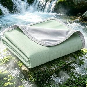 lot 1152 image: EMME Cooling Blanket Queen Size 90 x 90 Inch Green