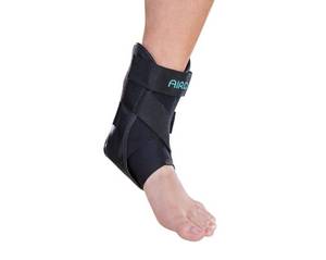 lot 2006 image: Aircast Airsport Ankle Brace Left Large