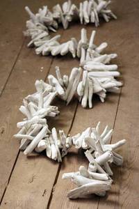 lot 1546 image: Kalalou White-Washed Garland 72 Inch White Finish PFR1221