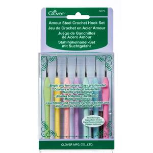 lot 2321 image: Clover Amour Crochet Hook Set 7 Piece Sizes No. 0 to No. 12