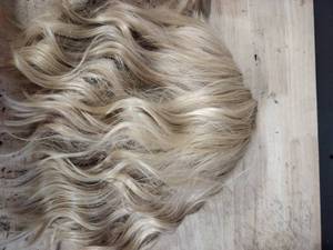 lot 2180 image: Light Blonde Wavy Hair Extension Piece with Clear Wire Headband Style Band