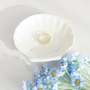 lot 6491 image: CCINPPY Seashell Ceramic Jewelry Ring Dish Tray Small White