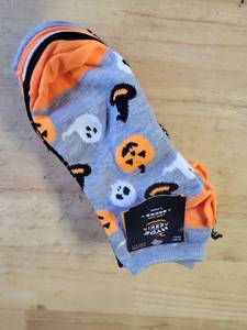 lot 20238 image: Hyde and Eek Boutique 6-Pair Low-Cut Halloween Socks Sizes 4-10