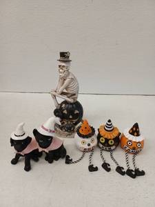 lot 12447 image: Halloween Decor Lot