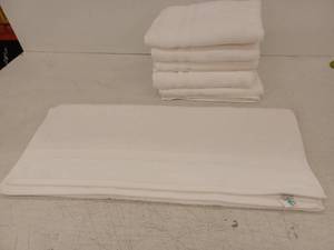 lot 12564 image: Grandeur Hospitality 100% Cotton White Bath Towels Lot of 6