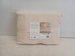 lot 12709 image: Avocado Organic Cotton 3 Piece King Coverlet Set Herringbone Matelasse