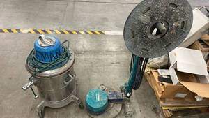 lot 16572 image: Hild Floor Machine with Tennant Trend Servomatic 17 Attachment  Model 152