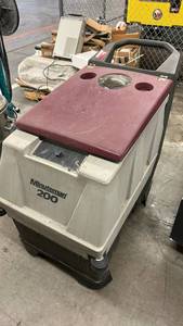 lot 16573 image: Minuteman 200 Floor ScrubbingCleaning Machine