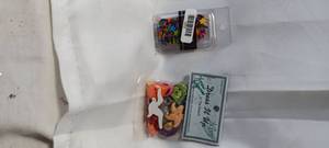 lot 2232 image: Dress it up at the beach, spare parts, mini flower brads