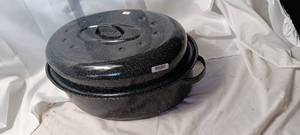lot 2242 image: Granite ware roasting pan