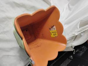 lot 2323 image: Small Plastic flower pots