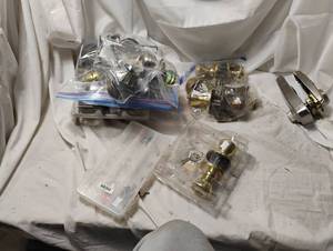 lot 2329 image: Misc Door knobs