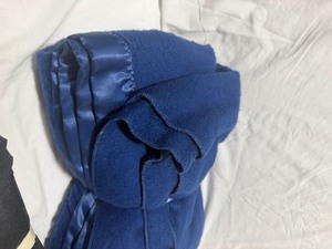 lot 2173 image: Blankets and pillows