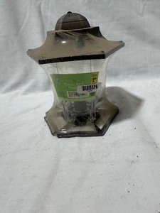 lot 2214 image: Plastic Bird feeder