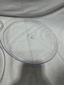 lot 2157 image: 2 plastic trays and 2 glass bowls