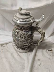 lot 2307 image: Vintage 1988 Avon Ducks of the American Wilderness Collector Beer Stein Barware