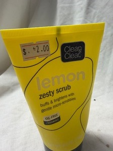 lot 2104 image: Face Wash and Moisture shave