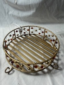 lot 2111 image: Small Circle Metal Basket with small beads