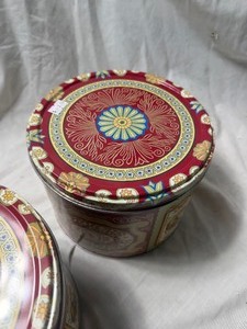 lot 2121 image: Nyakers pepparkor swedish gingersnap cookie tin