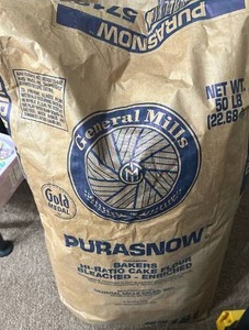 lot 9557 image: General Mills Purasnow Bakers Hi-Ratio Cake Flour 50 lb 57161