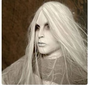 lot 9260 image: Animatronic Ghost Decoration 2.6 ft Battery Operated Sound Activated